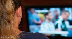915 TV-Zuschauerin / Foto: pixabay.com/wilkernet