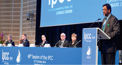 2712 Redner 40th Session of the IPCC 2014 / Foto: IPCC